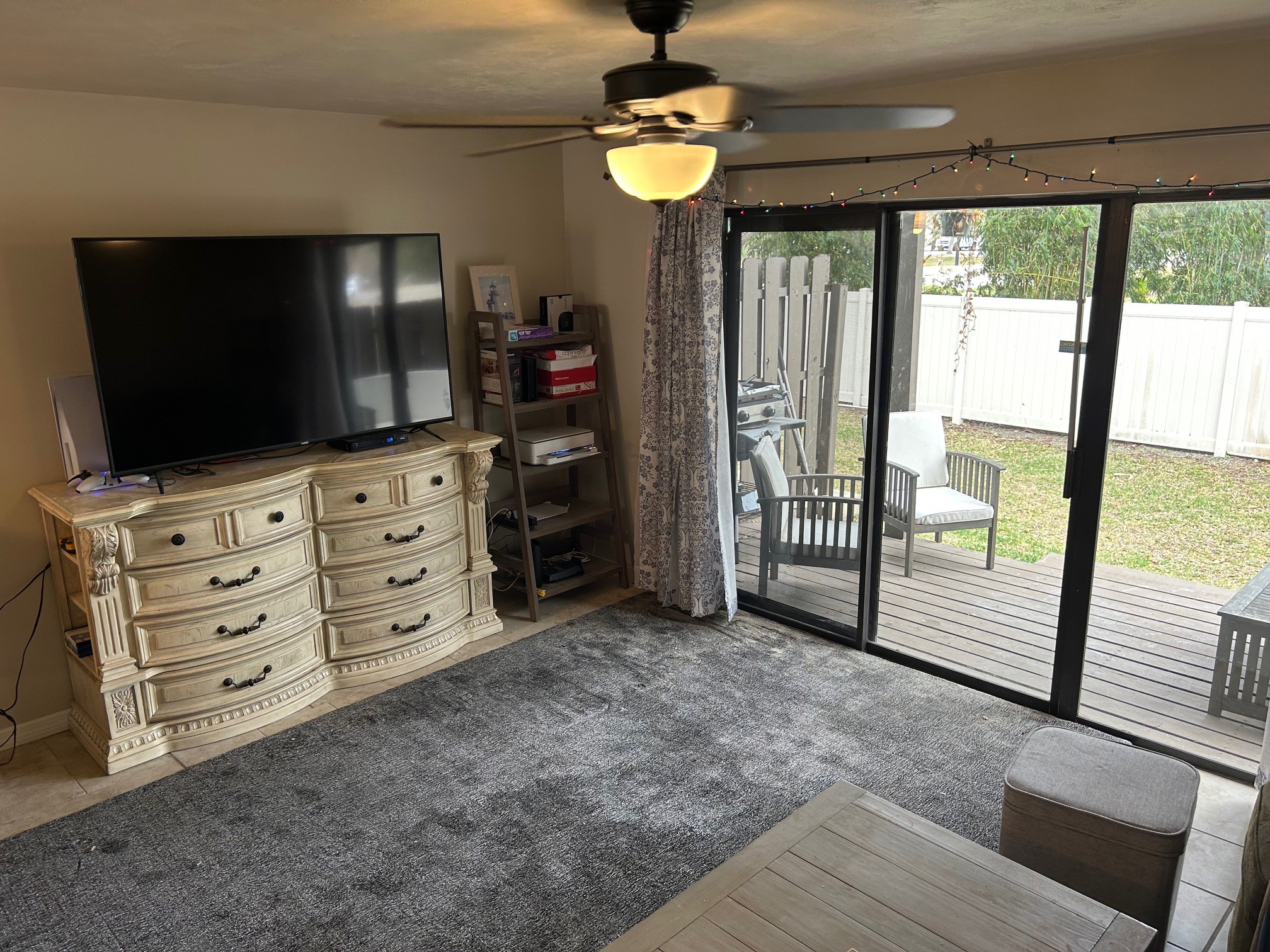 Living Room - 3333 S Ridgewood Ave