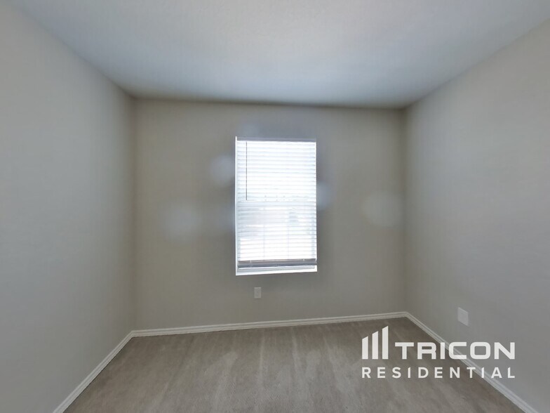 Building Photo - 9122 Silver Vista