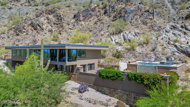 Building Photo - 5800 E Glen Dr