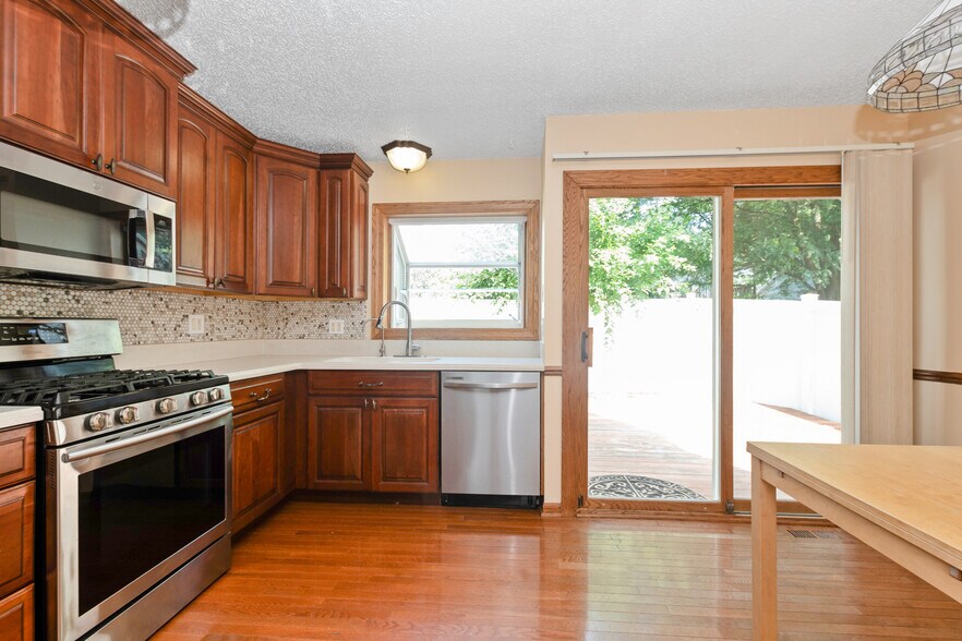 Building Photo - 16203 Fox Ct