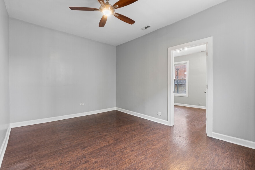 Building Photo - 2619 W Hirsch St