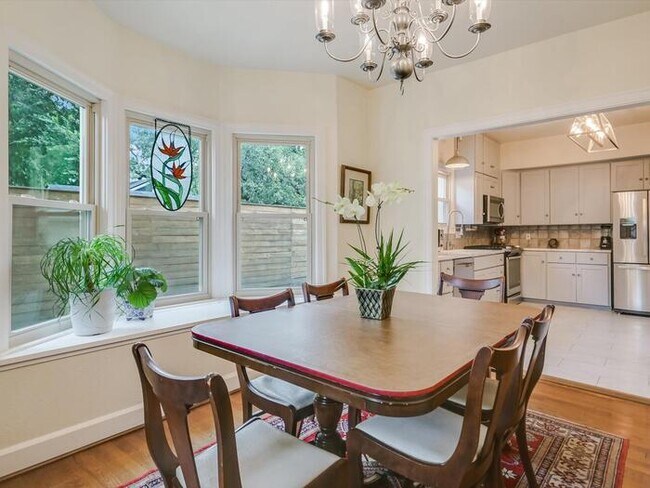 Building Photo - Charming 4 beds 4 baths in Austin!