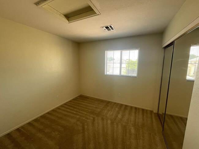 Building Photo - 324 W Colt Rd