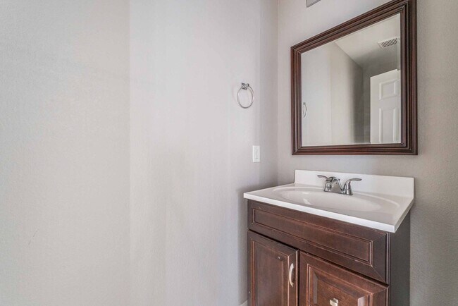 Building Photo - Beautiful 3 Bedroom Home for Rent in North Las Vegas