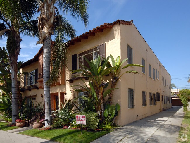 Building Photo - 425 N Sierra Bonita Ave