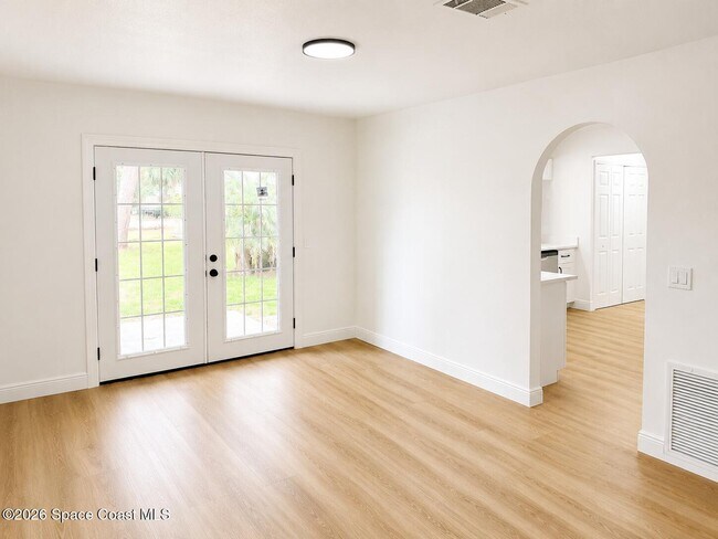 Building Photo - 1231 Mariposa Dr NE