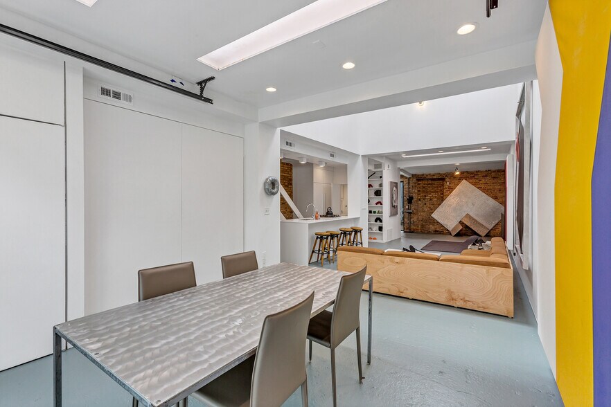 Building Photo - 2231 N Wayne Ave