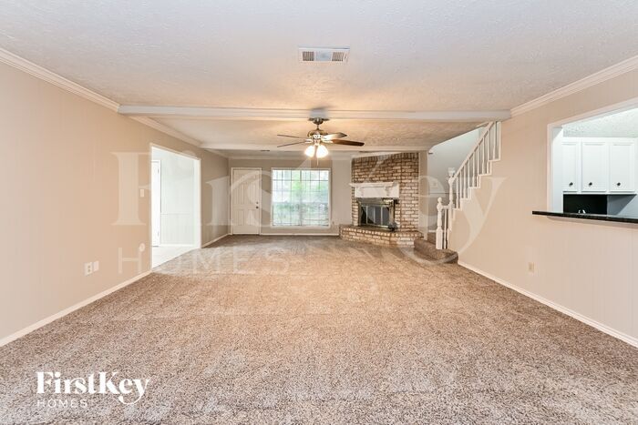 Building Photo - 16911 Memorial Oaks Ln