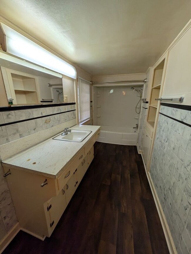 Building Photo - 2BD/2BA Single Family Home in Conover