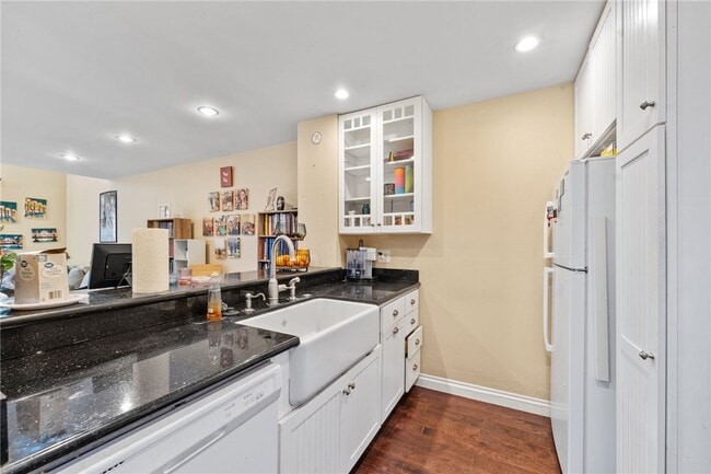 Building Photo - 10614 Shoreline Dr