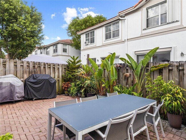 Building Photo - 8128 NW 108th Ct