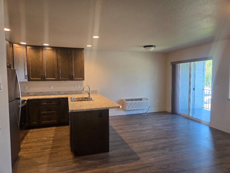Building Photo - 206 11th Ave W