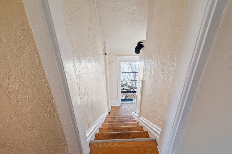 Building Photo - 2615 E 12th Ave