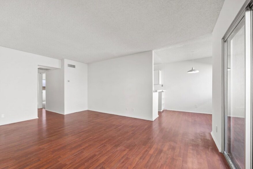 Building Photo - 5400 Newcastle Ave