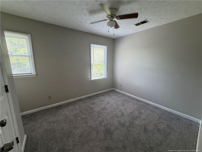 Building Photo - 872 Hilton Dr