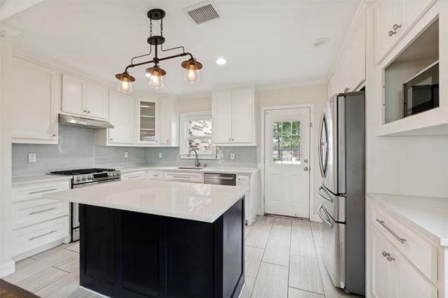 Building Photo - 615 S Montclair Ave