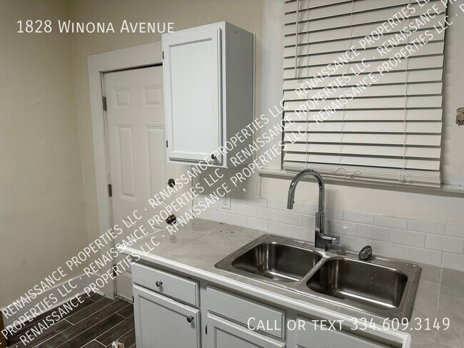 Building Photo - 1828 Winona Ave