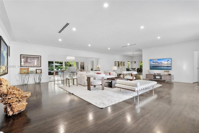 Building Photo - 641 Island Rd