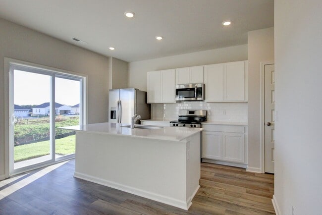 Building Photo - Wow!! 18-month lease in Sango!!