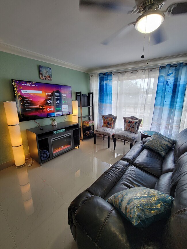 Building Photo - 1520 NE 33rd St