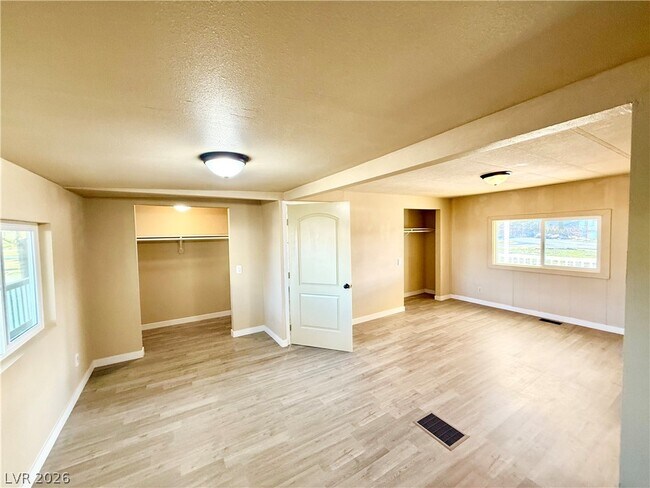 Building Photo - 1480 W Irons St