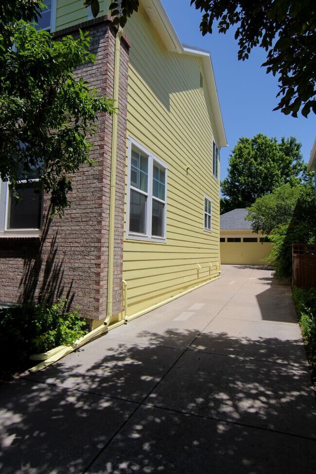 Building Photo - Prime Central Park 5bed/4ba