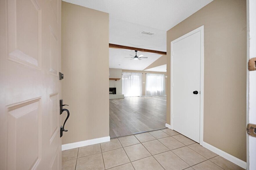 Building Photo - 105 Quail Run