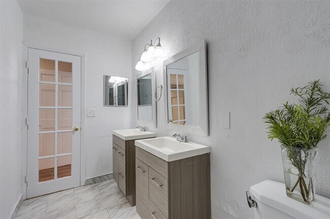 Building Photo - 7950 NW 11th Ct