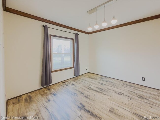 Building Photo - 174 Lange Ave