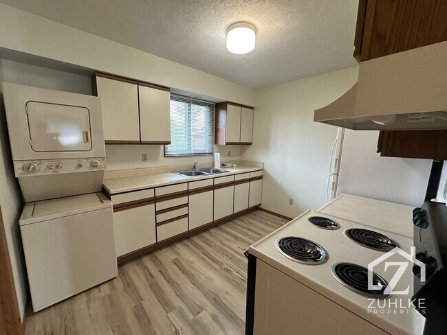 Building Photo - 1204 Isabelle Cir