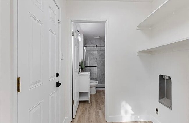 Building Photo - FOR RENT