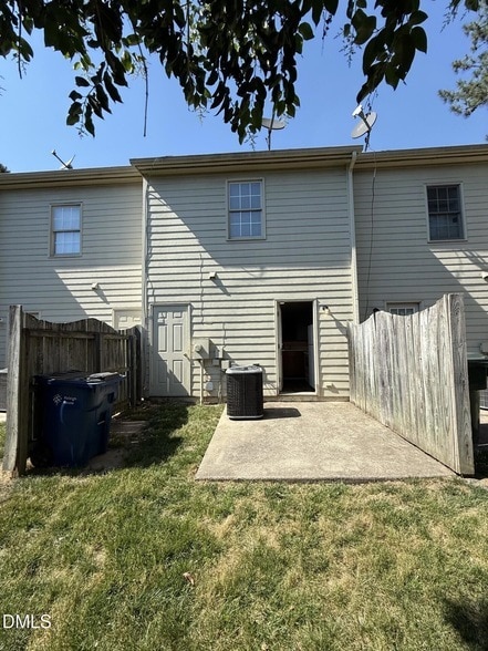 Building Photo - 2905 Faversham Pl