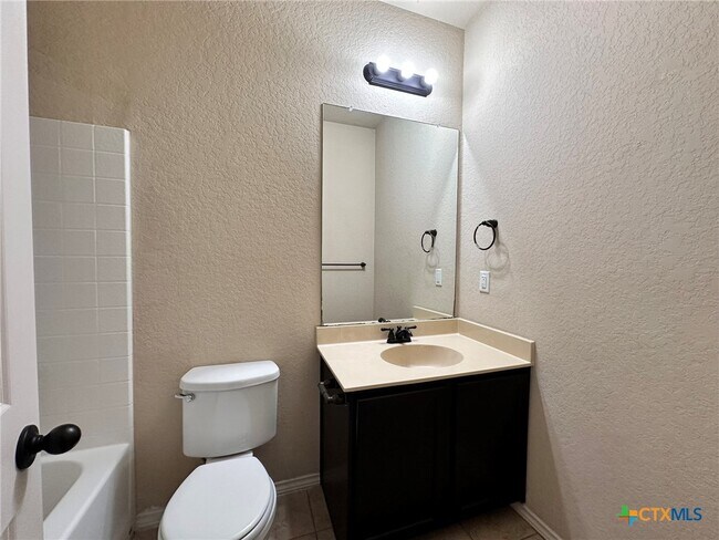 Building Photo - 502 Creekside Cir