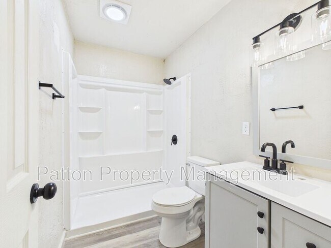 Building Photo - 1111 SW 13th Ave