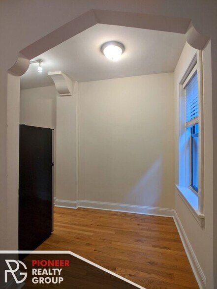 Building Photo - 612 W Patterson Ave