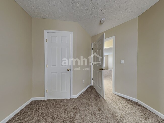 Building Photo - 268 Indian Lake Dr