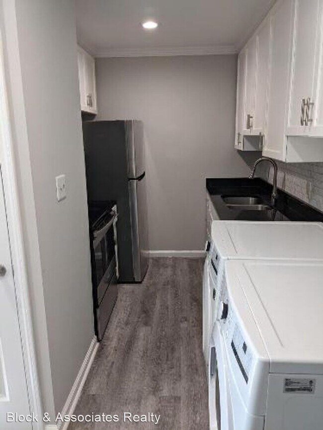 Building Photo - 1 br, 1 bath House - 909 East David Street...