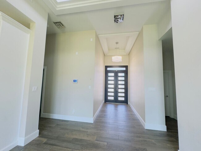 Building Photo - 3021 E Bella Vista Ave