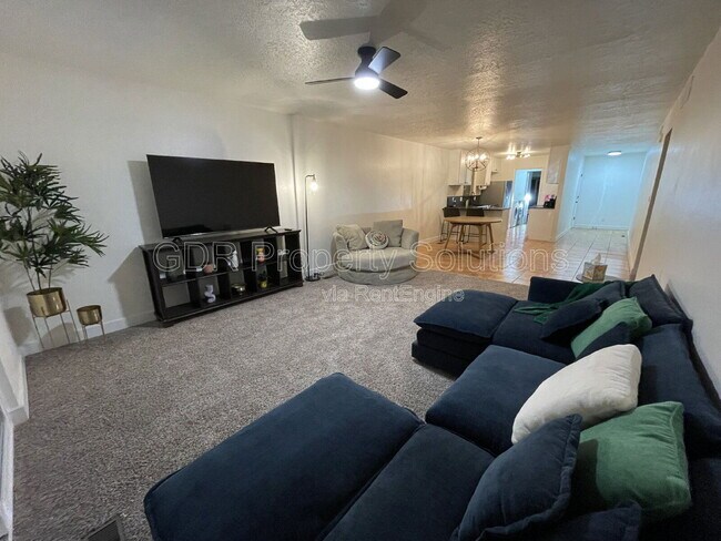 Building Photo - 520 Ortiz Dr NE