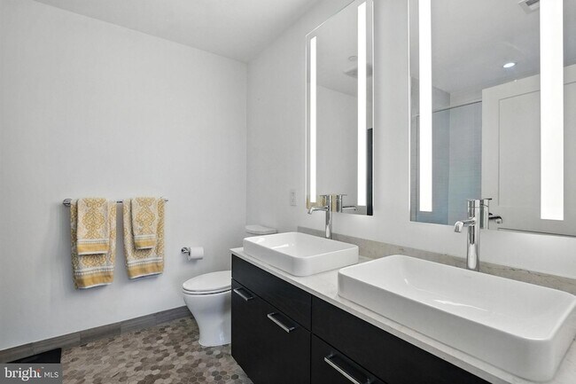 Building Photo - 70 N Street SE Unit 913