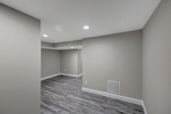 Building Photo - Beautiful Cape Cod 5 Bedroom