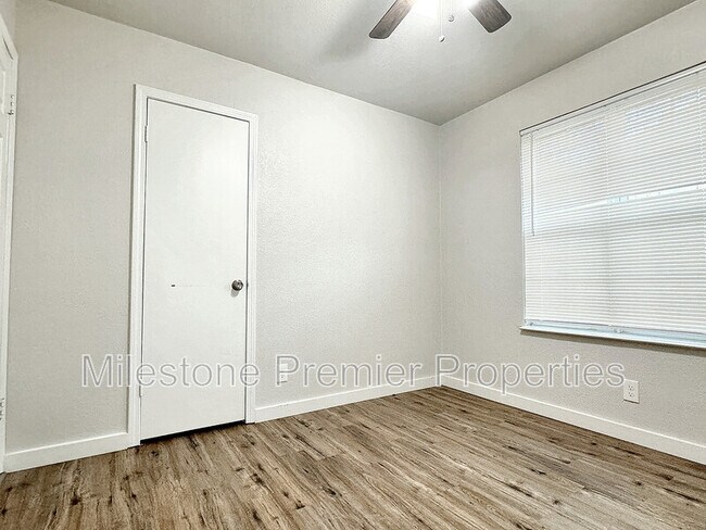 Building Photo - 218 Kansas St