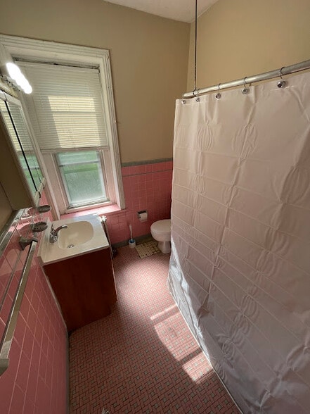 Bathroom - 136 N 50th St