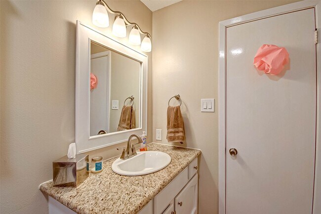 Building Photo - 7211 Skylight Ln