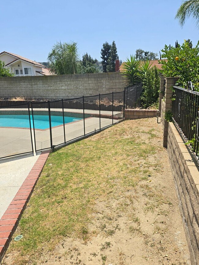 Building Photo - BEAUTIFUL 4 BEDROOM 3 BATH HOUSE. MOVE IN ...