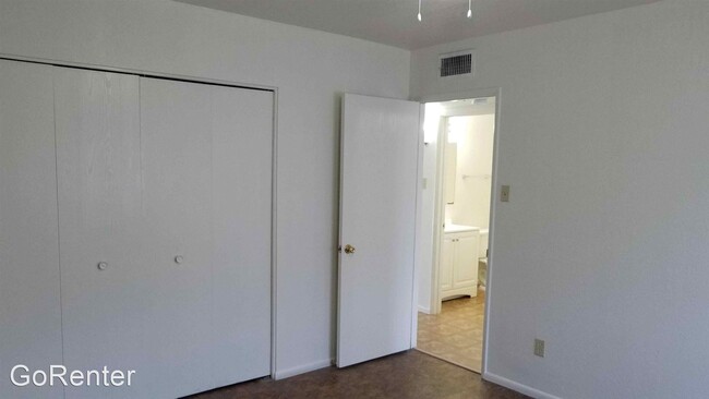 Building Photo - 2 br, 1 bath House - 513 N 40th Ave #8