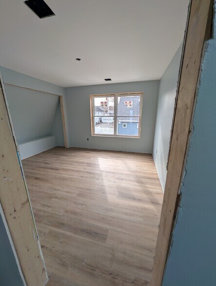 Building Photo - 132 Narrows Rd