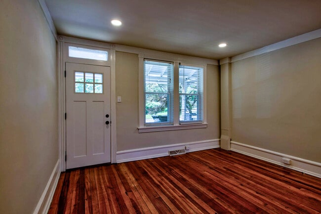 Building Photo - 1115 Frances Ave