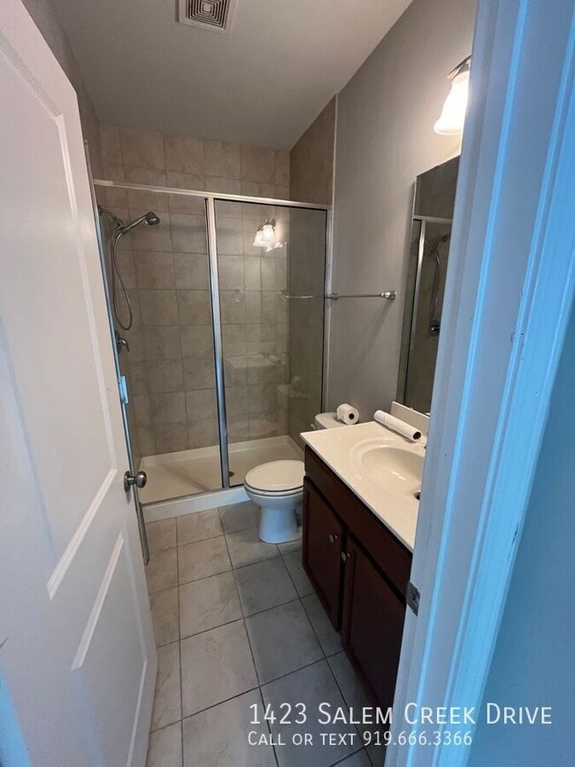Building Photo - 1423 Salem Creek Dr