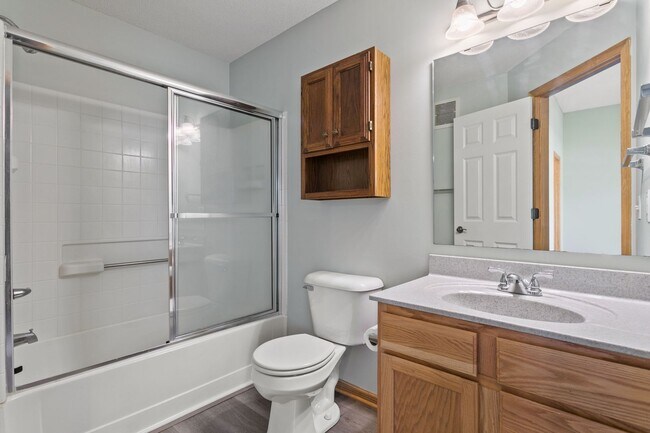 Building Photo - Freshly Remodeled 3bd 3ba Townhome for Rent in Club West, Blaine – Pond View!